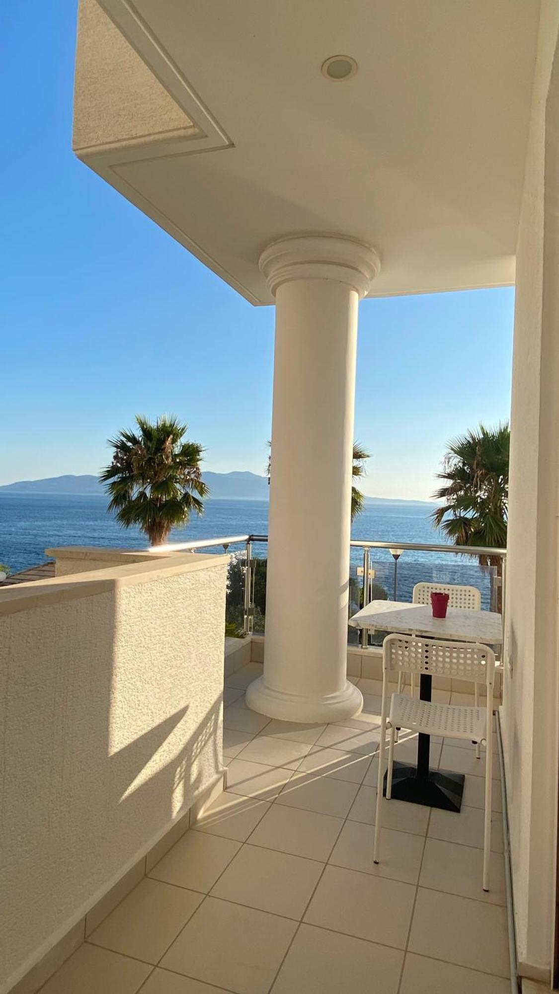 Loli Apartment Luxury White Residence Sarandë Exterior foto